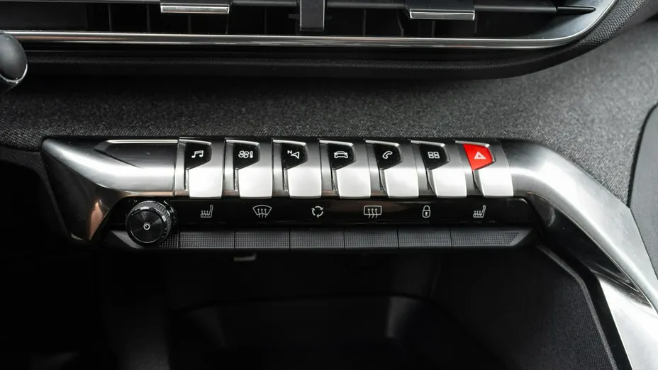 PEUGEOT 3008 -
