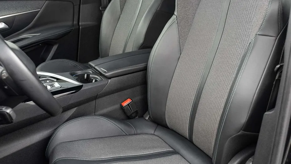 PEUGEOT 3008 -