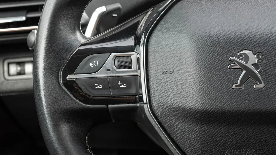 PEUGEOT 3008 -