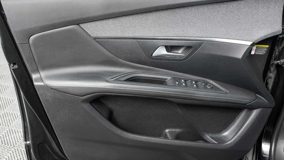 PEUGEOT 3008 -