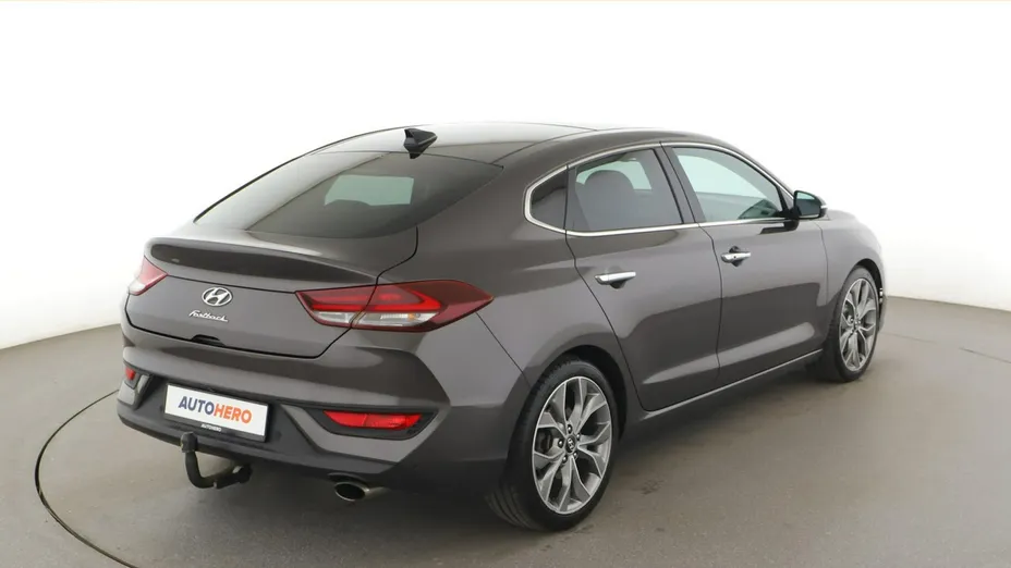 HYUNDAI i30 -