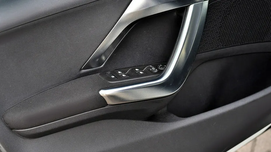 PEUGEOT 2008 -