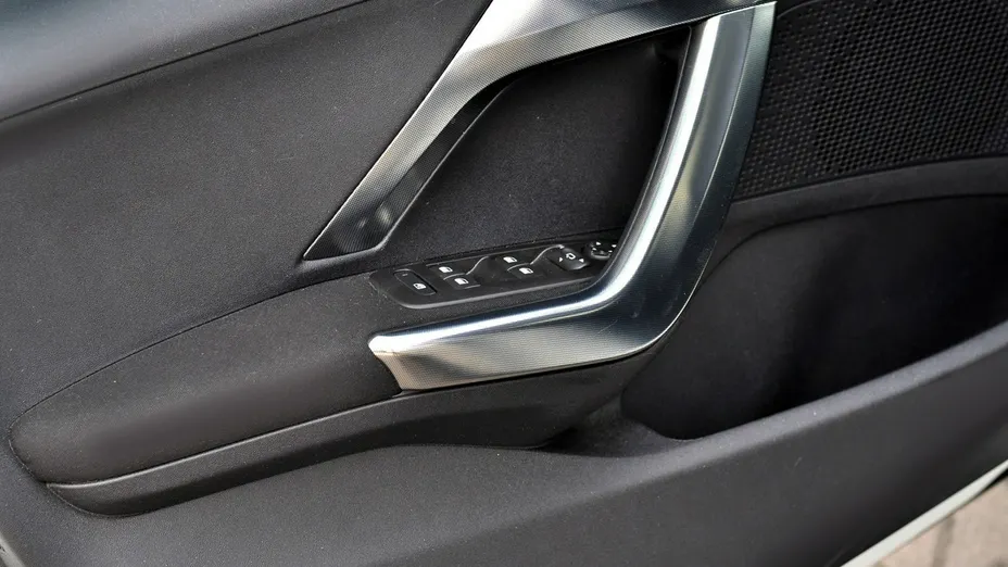 PEUGEOT 2008 -