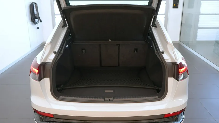 AUDI Q4 Sportback e-tron -