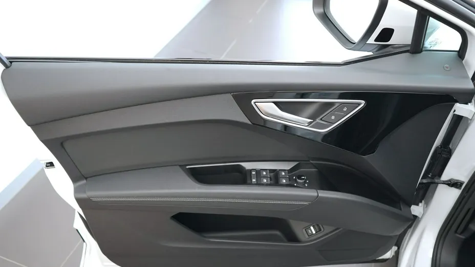 AUDI Q4 Sportback e-tron -
