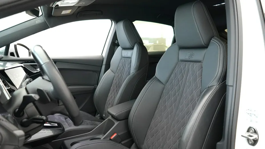 AUDI Q4 Sportback e-tron -