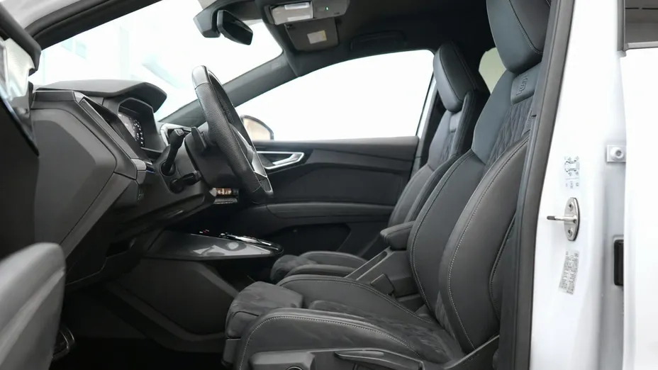 AUDI Q4 Sportback e-tron -