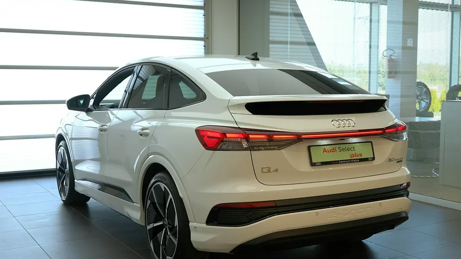 AUDI Q4 Sportback e-tron -