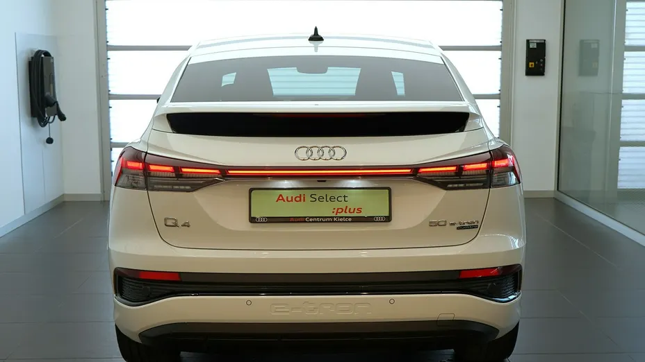 AUDI Q4 Sportback e-tron -