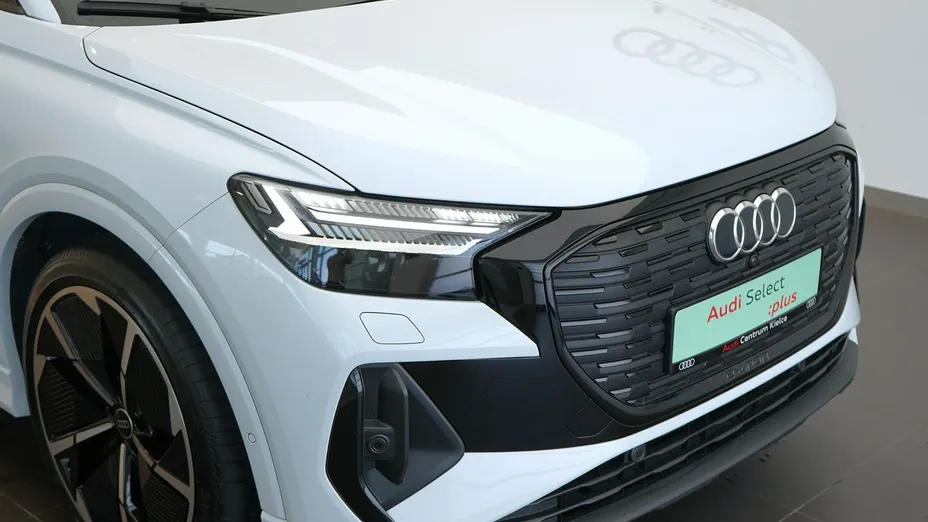 AUDI Q4 Sportback e-tron -