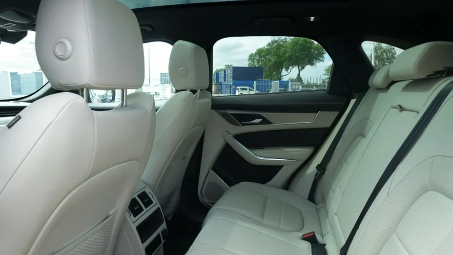 JAGUAR F-Pace -