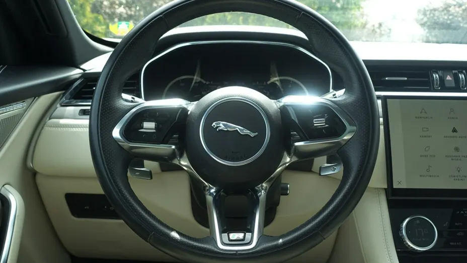 JAGUAR F-Pace -