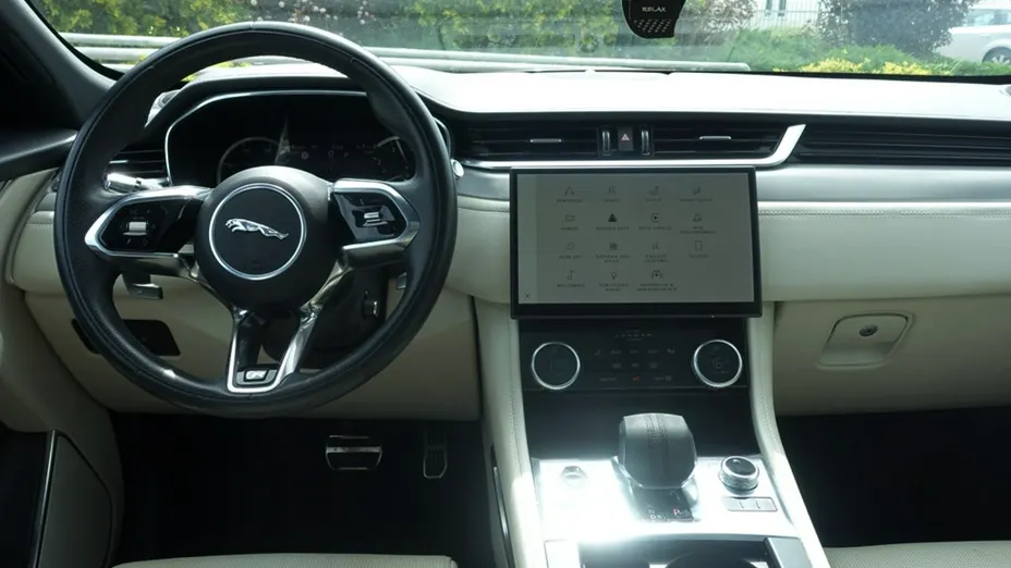 JAGUAR F-Pace -