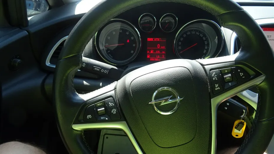 OPEL Astra -
