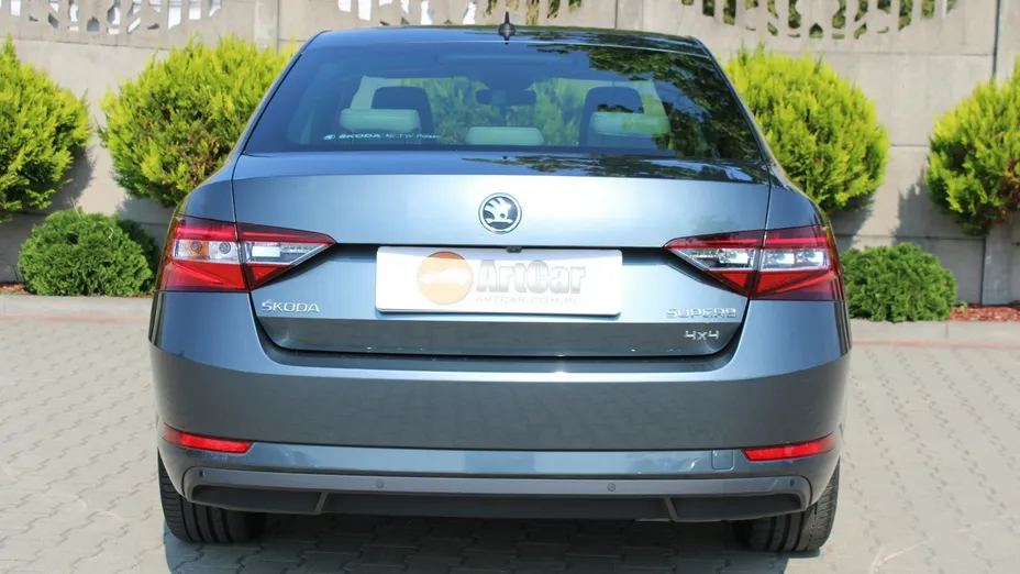 SKODA Superb -