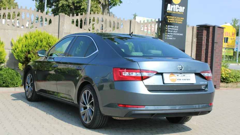 SKODA Superb -