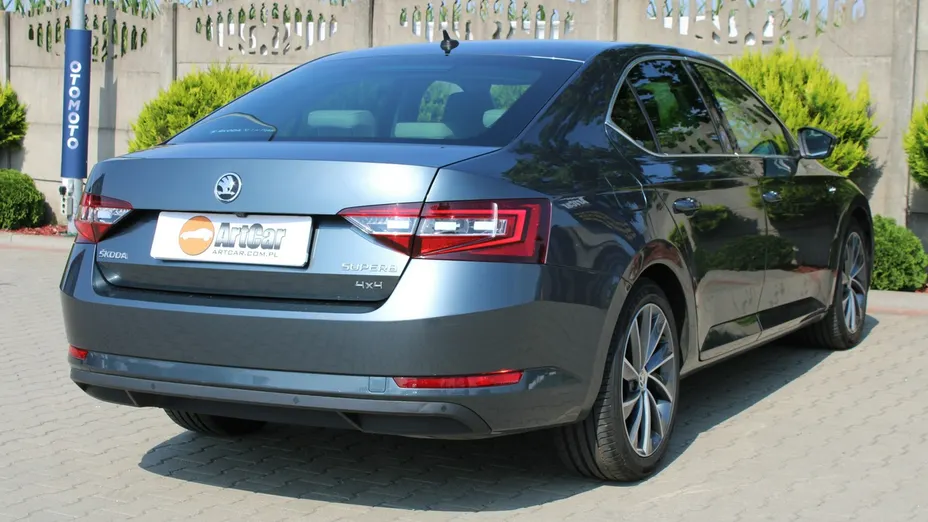 SKODA Superb -