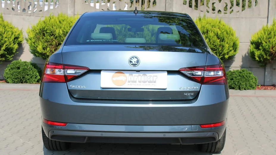 SKODA Superb -