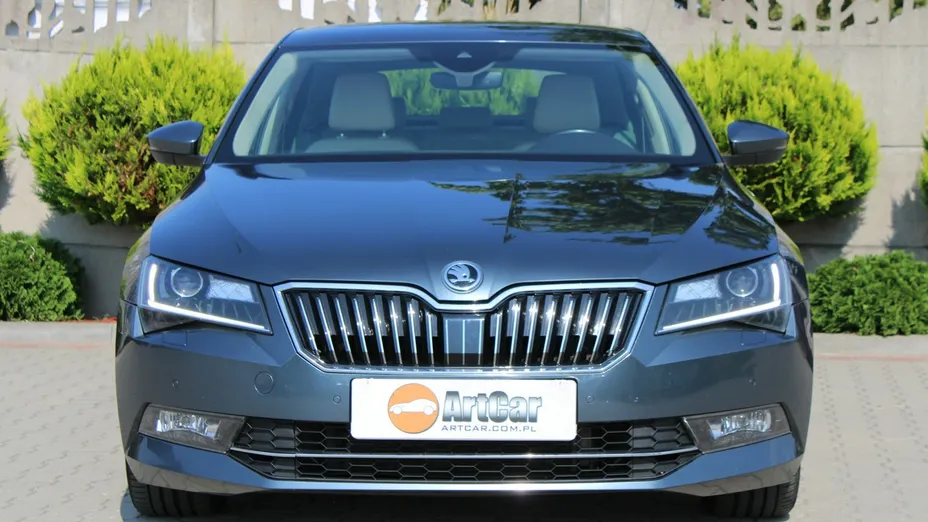 SKODA Superb -