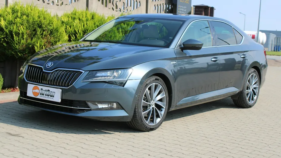 SKODA Superb -
