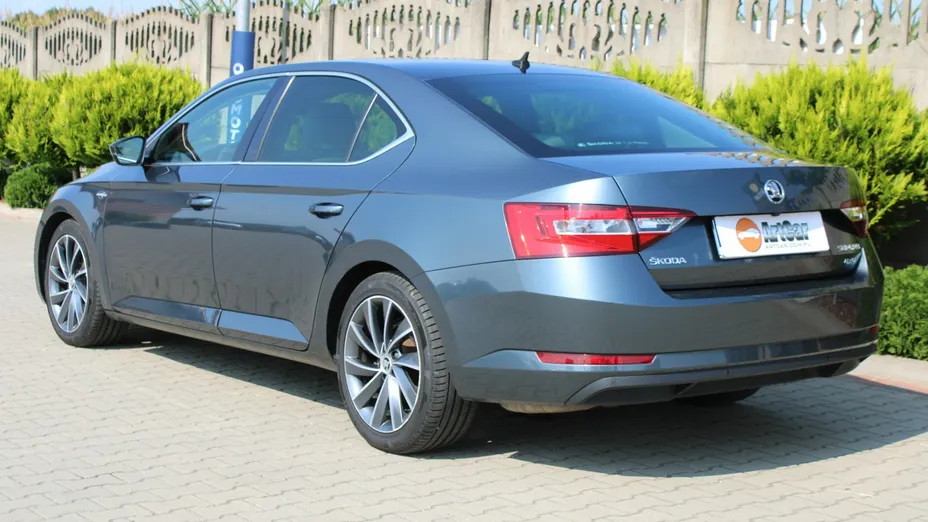 SKODA Superb -