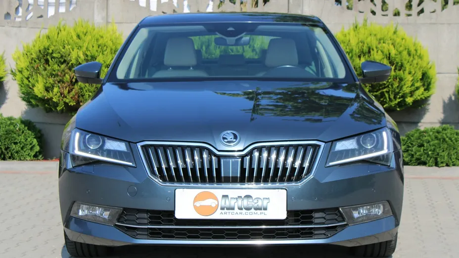 SKODA Superb -