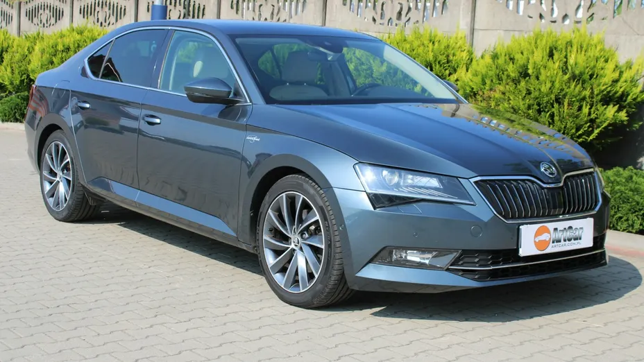 SKODA Superb -