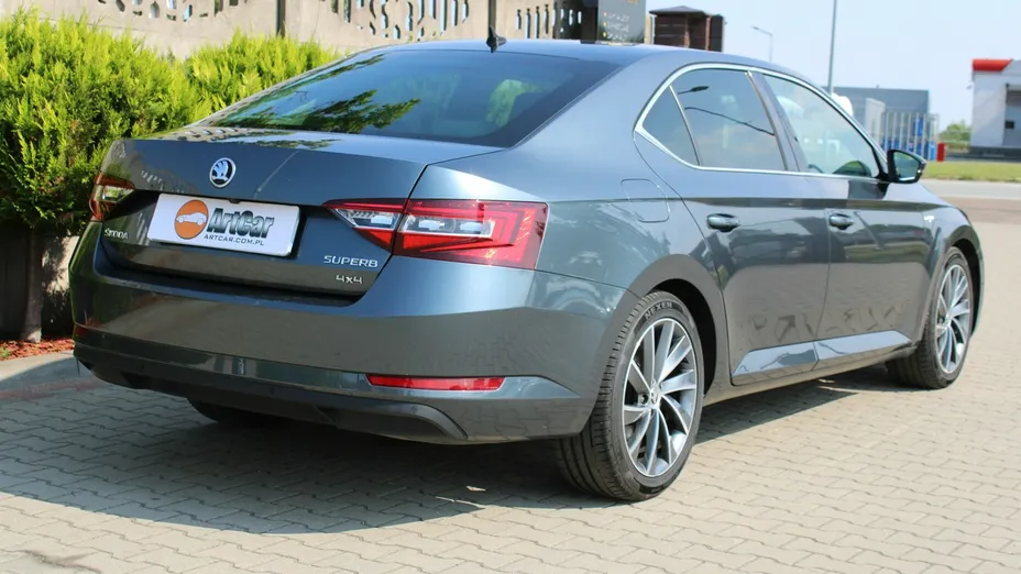 SKODA Superb -