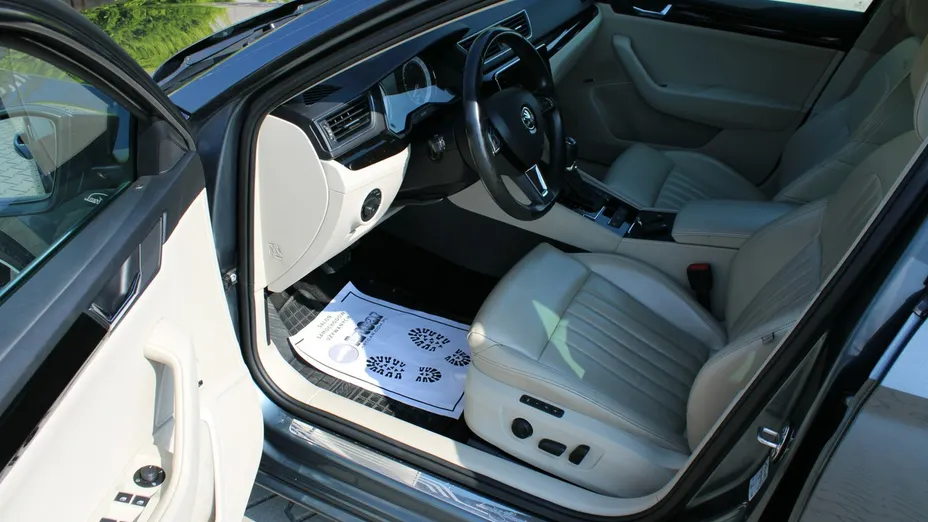 SKODA Superb -