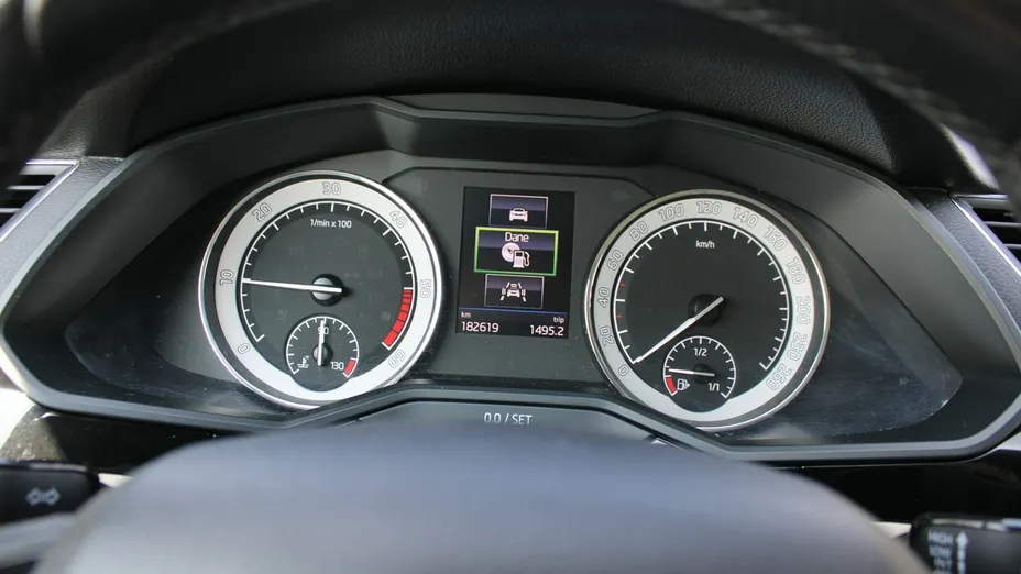 SKODA Superb -