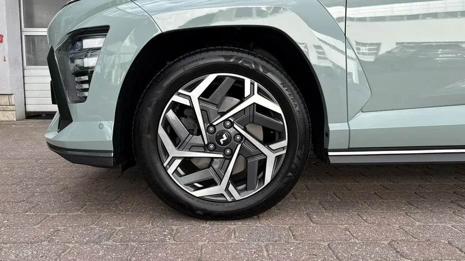 HYUNDAI Kona -