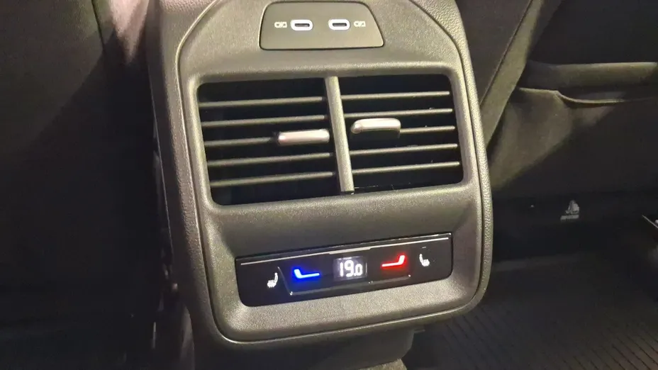 SKODA Superb -