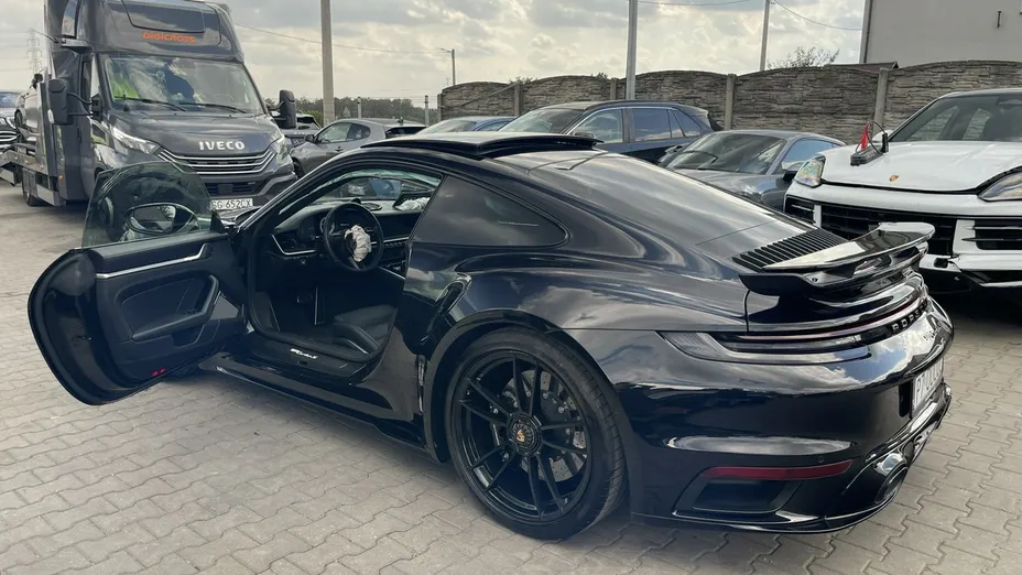 PORSCHE 911 -