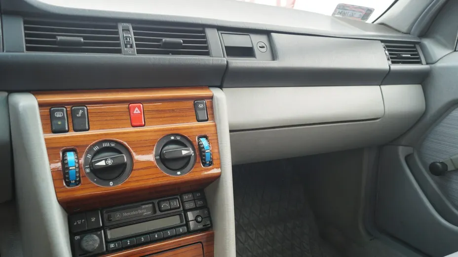 MERCEDES-BENZ 124 -