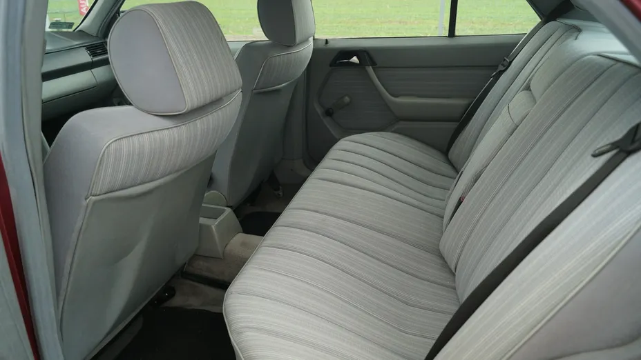 MERCEDES-BENZ 124 -
