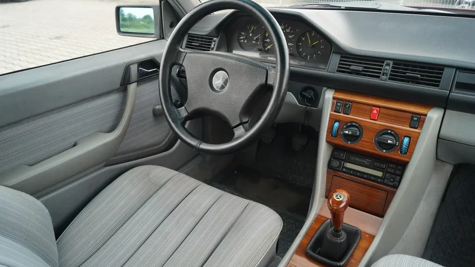 MERCEDES-BENZ 124 -