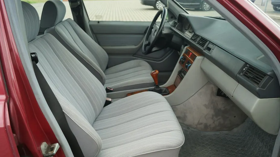 MERCEDES-BENZ 124 -