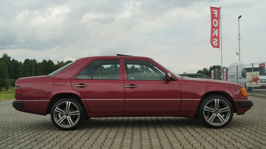 MERCEDES-BENZ 124 -