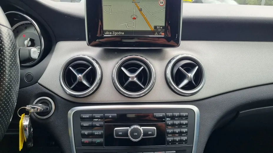 MERCEDES-BENZ GLA -