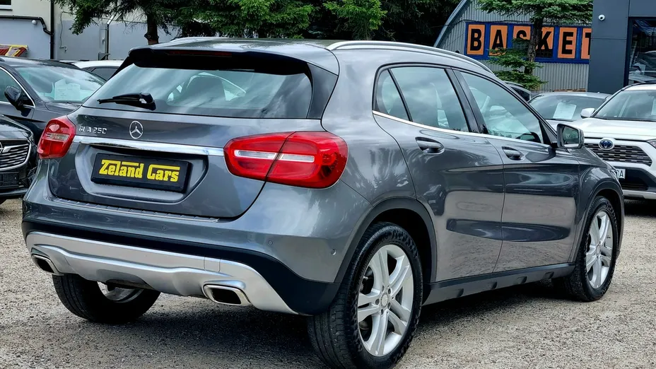 MERCEDES-BENZ GLA -