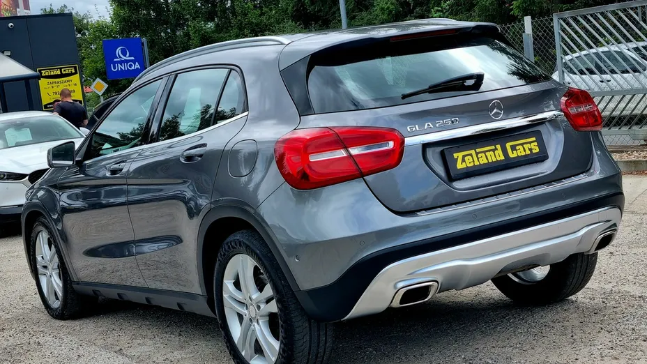 MERCEDES-BENZ GLA -