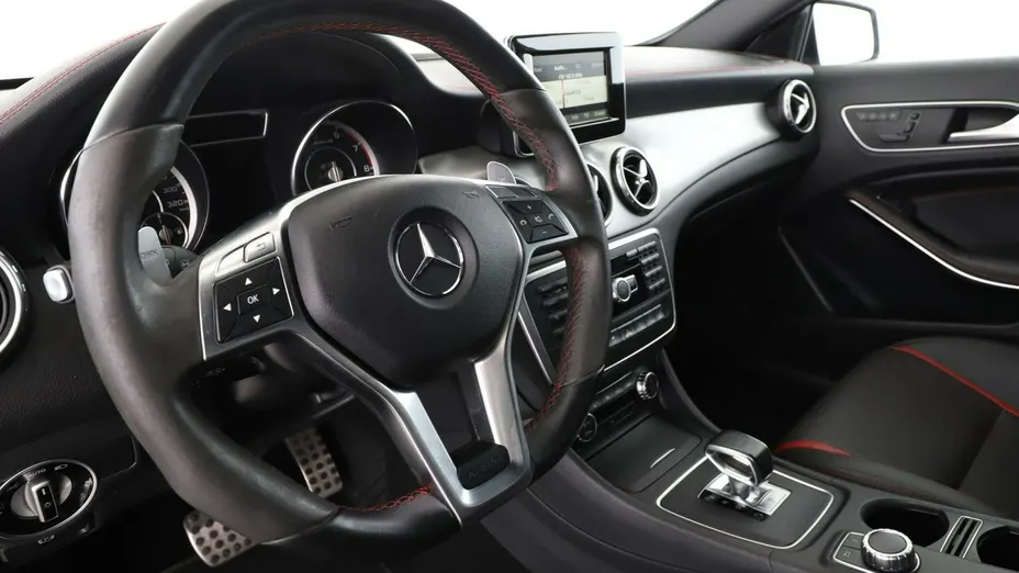 MERCEDES-BENZ GLA -