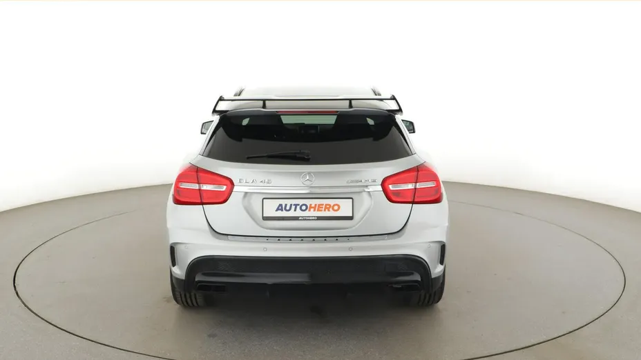 MERCEDES-BENZ GLA -