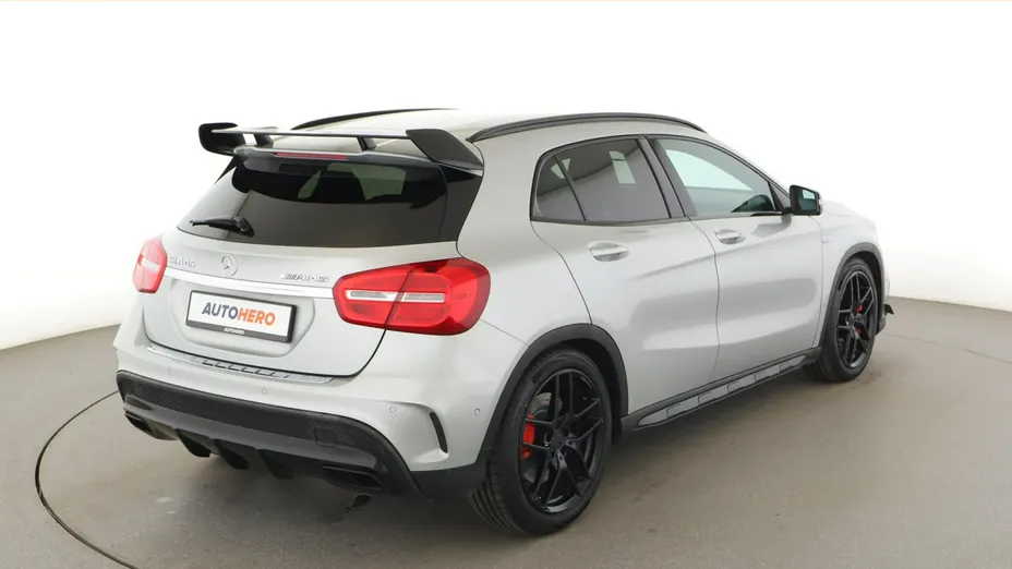 MERCEDES-BENZ GLA -