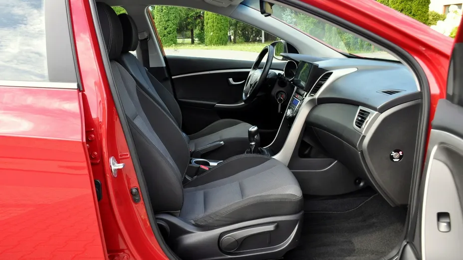 HYUNDAI i30 -