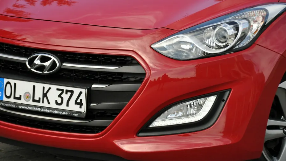 HYUNDAI i30 -