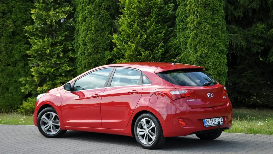 HYUNDAI i30 -