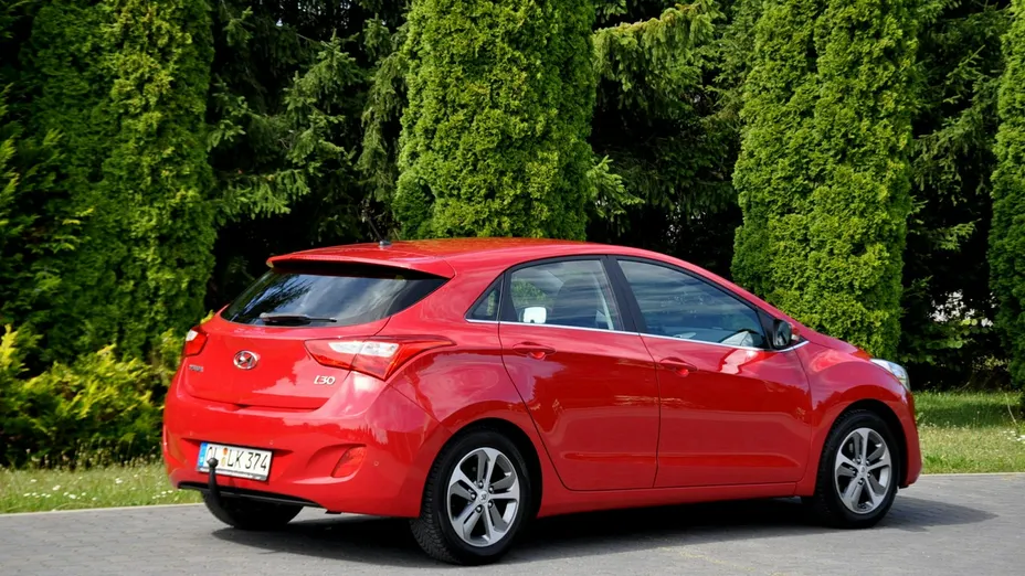 HYUNDAI i30 -