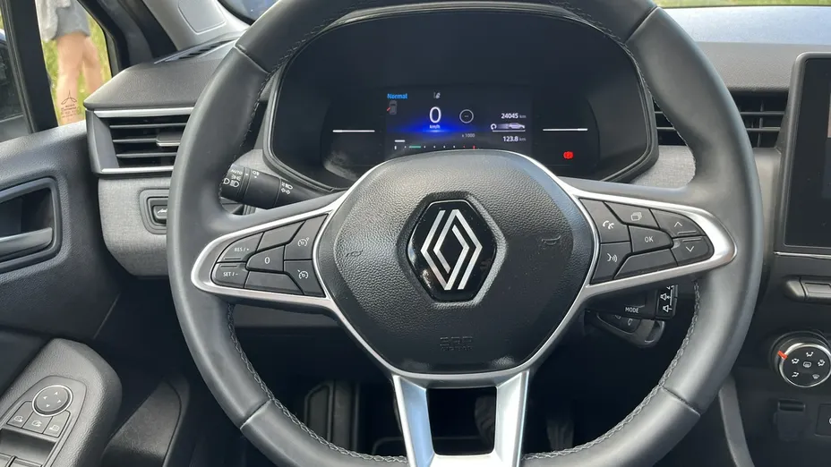 RENAULT Clio -