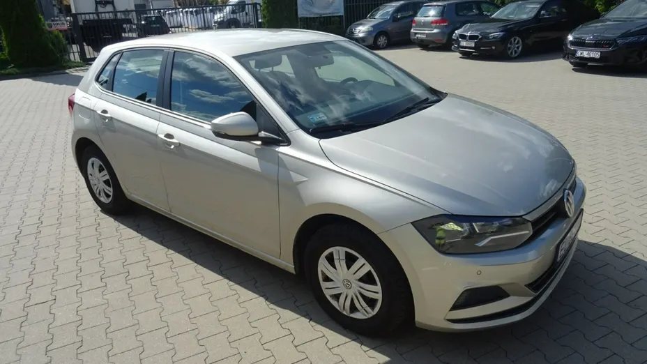 VOLKSWAGEN Polo -